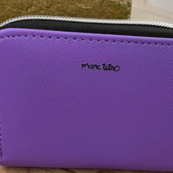 Marc Tetro bichon zip wallet w strap BNIB - Picture 2 of 3